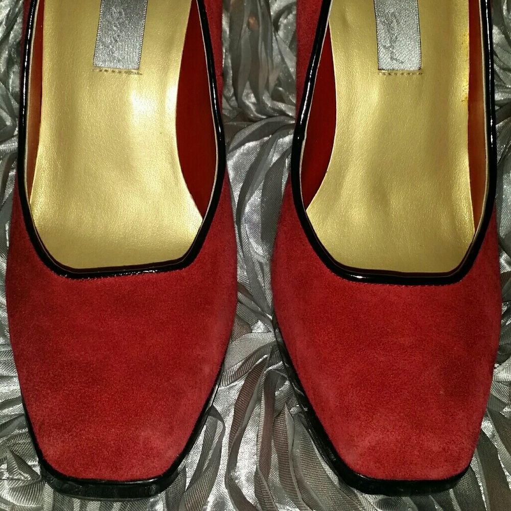 Spiegel suede red heels
